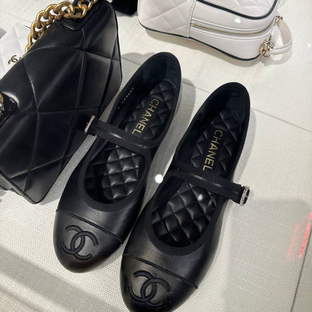 CHANEL Black Quilted Leather Mary Jane Flats with CC Logo Strap